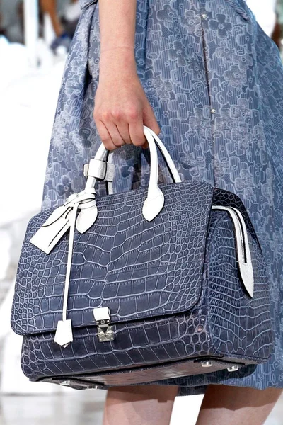 Look 50